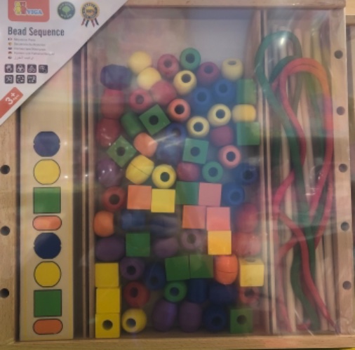 השחלת חרוזים מעץ