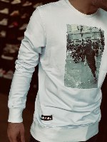 סווטשירט T - AKASHI  צבע לבן/שחור