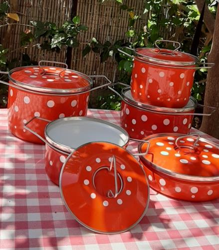 סירי אמייל אדומים מנוקדים, וינטג' אמיתי, המחיר לכולם, אפשר גם לקנות לחוד.