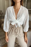 עליונית קייט שיפון קשירה לבנה