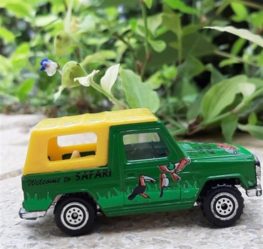 מכונית צעצוע קטנה, דגם של ג'יפ לטיולי ספארי, MBG - WAGON.