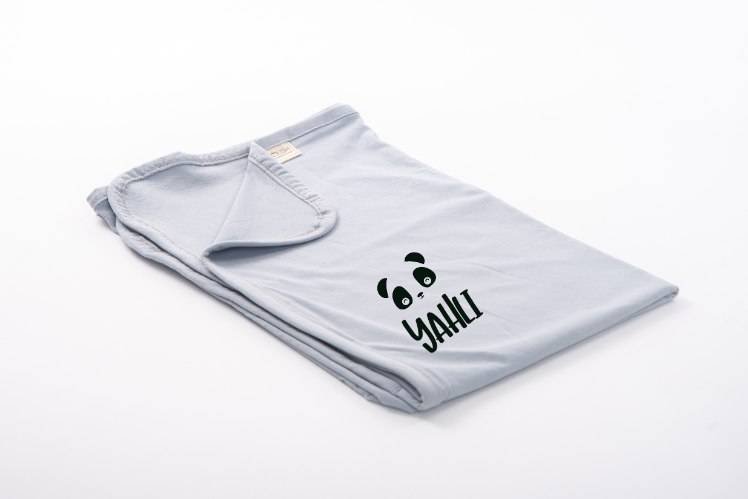 שמיכת ג'רסי עם שם התינוק- אפור בהיר