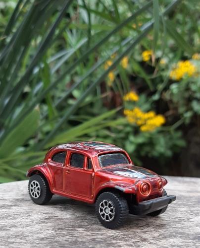 מכונית חיפשית אדומה מעוצבת , מסדרת off road, של maisto