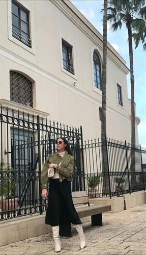 חצאית משי שחורה