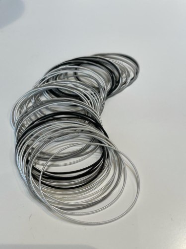 צמידי קפיץ מעורב שחור לבן כסף