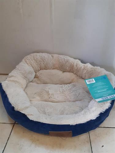 מיטת פרווה עגולה כחולה 55 סמ