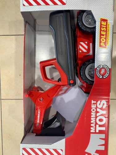 טרקטור גדול עם כף