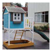 בית עץ לחצר עשוי מעץ אורן איכותי בצבעי עץ, לבן ותכלת עם מגלשה ומרפסת