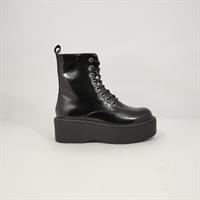 מגפון young שחור מט סוליה שחורה