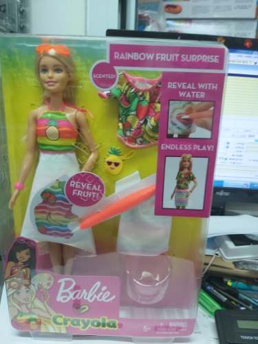 ברבי קריולה לצבוע את השמלה