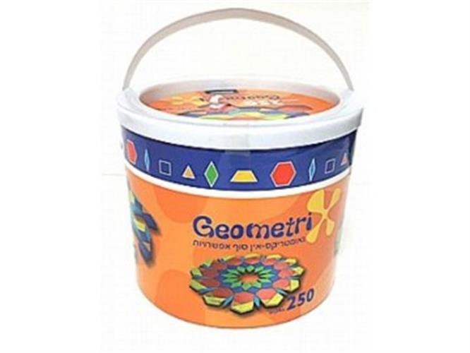 דלי עם חלקי עץ גיאומטרים