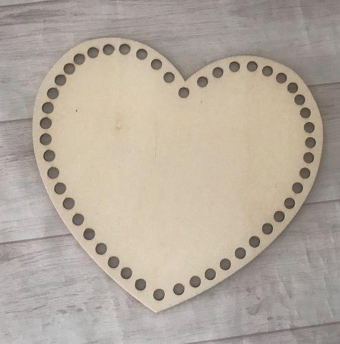 תחתית צורת לב לסריגת סלסלה בחוטי טריקו, בסיס לב גדול לסריגת סלסלה בטריקו, תחתיות עץ לסריגת סלסלות