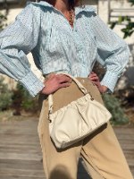 מכופתרת דול