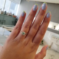 טבעת זהב מרובעת עם אבן חן ויהלומים לבנים