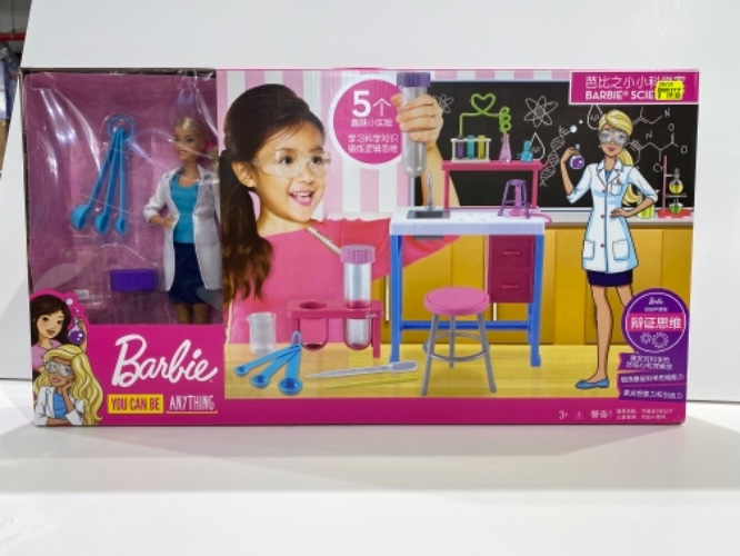 בובה במעבדה