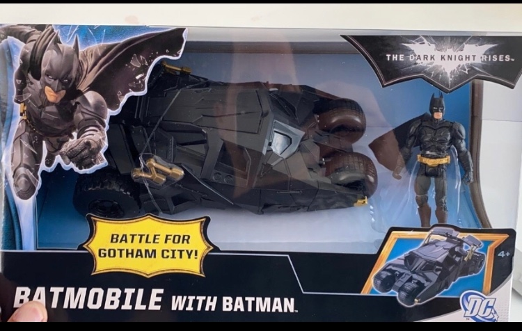 דמות באטמן פלוס רכב