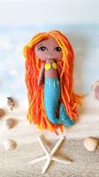 בובת בת ים עם סנפיר כחול ושיער כתום