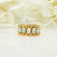 טבעת זהב רחבת משובצת אופלים טבעיות