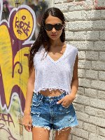 גופיית V גזורה סלאב קצרה