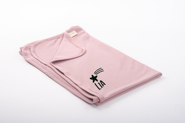 שמיכת ג'רסי דו צדדית עם שם התינוק- ורוד עתיק