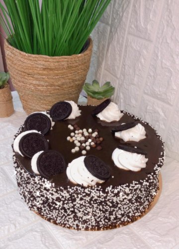 טורט אוראו ושוקולד לבן 24"