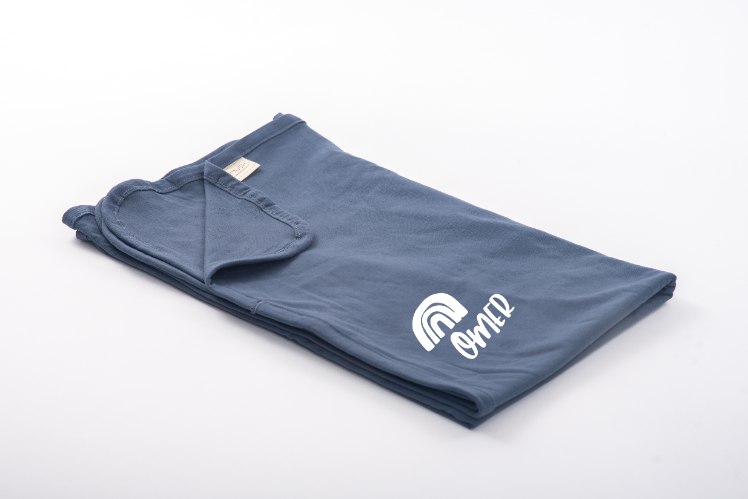 שמיכת ג'רסי עם שם התינוק- כחול DENIM