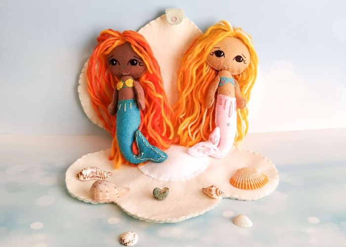 שתי בובות בת ים בערכה