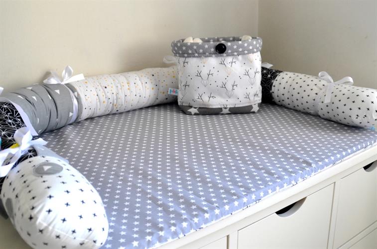 משטח החתלה לשידה+נחשוש שחור לבן