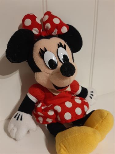 מיני מאוס שמלת נקודות וריסים מדהימים