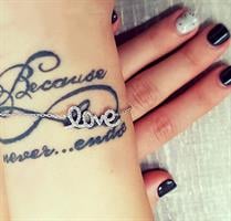 צמיד Love משובץ