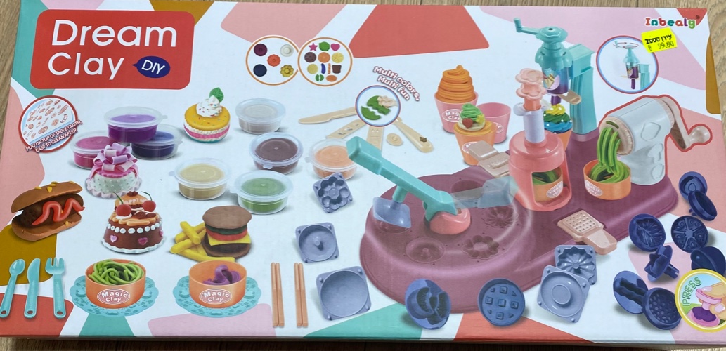 ערכת בצק גדולה עם מכונה מיוחדת