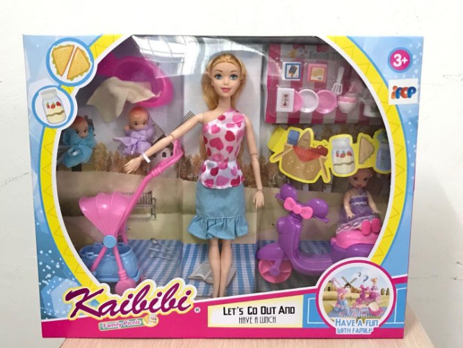 הבובה קילילי בפיקניק