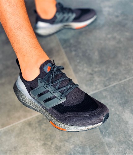 נעלי גברים ADIDAS ULTRA BOOST 21 שחור/אפור
