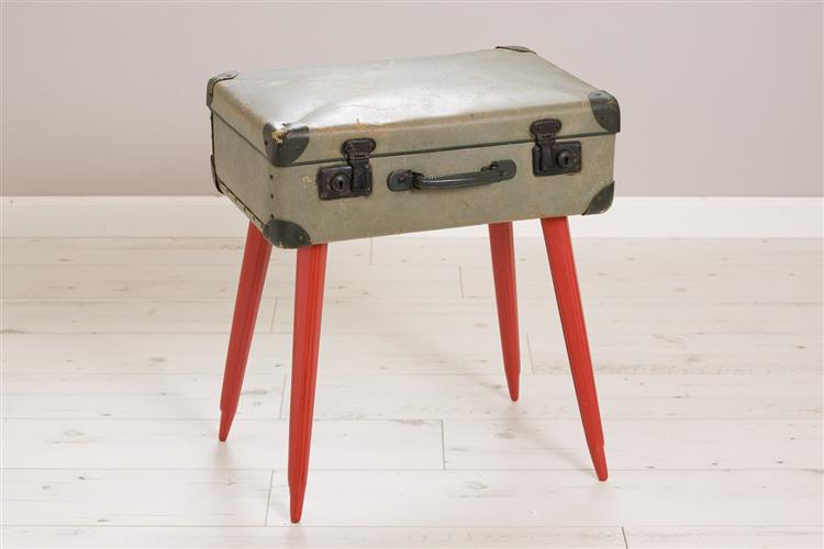 שולחן/ שידת מזוודה