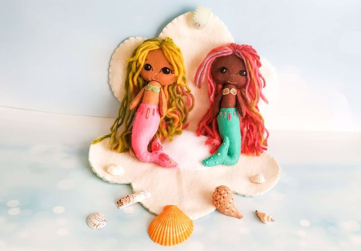 שתי בובות בת ים בערכה