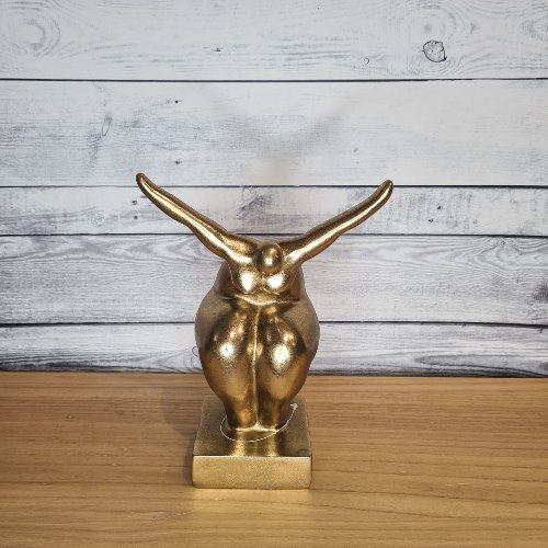 פסל יוגה מאמה  - קידה