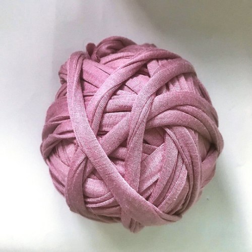 חוטי טריקו פרוסים לסריגה במחירי מבצע מעודפי ייצור  צבע סגול מעושן