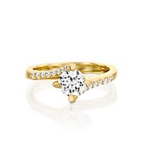 טבעת אירוסין זהב צהוב 14 קראט משובצת יהלומים TWISTER