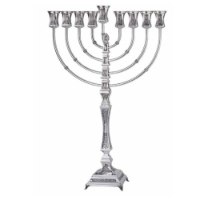 חנוכיית כסף טהור ליבני מעוטר