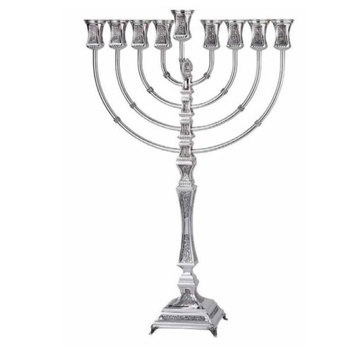 חנוכיית כסף טהור ליבני מעוטר