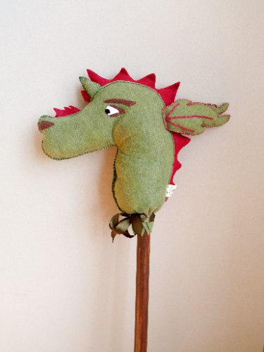 דרקון על מקל