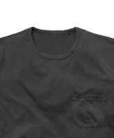 חולצת SOJOURN עם כיס בצבע שחור