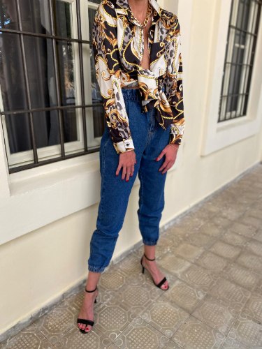 מכופתרת גומז