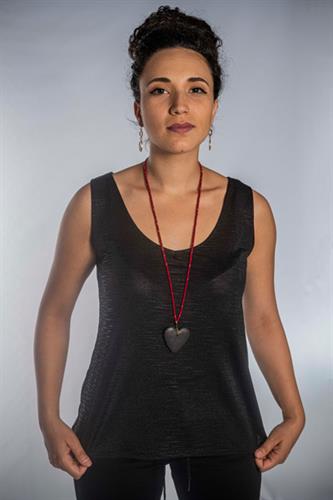 גופיה שחורה שקיפות עדינה