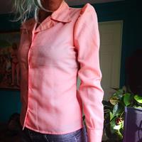 חולצת פוליאסטר דקיקה ורדרדה מידה M