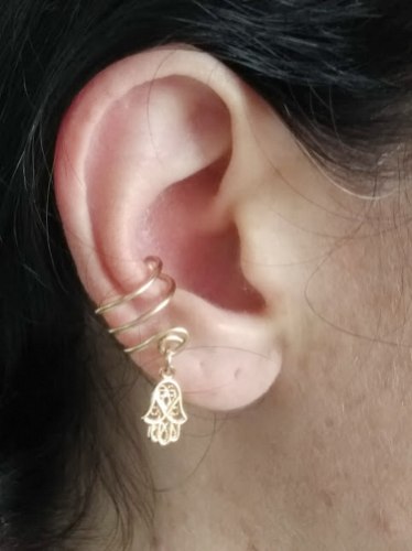 עגיל קונץ' מזויף עם חמסה, תכשיטי גולדפילד לאוזן.