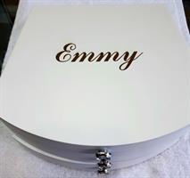 חריטה בלייזר - על קופסת תכשיטים