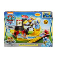 מסלול מכוניות עם מגדל גבוה מפרץ ההרפתקאות