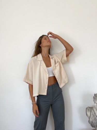 מכופתרת נינה