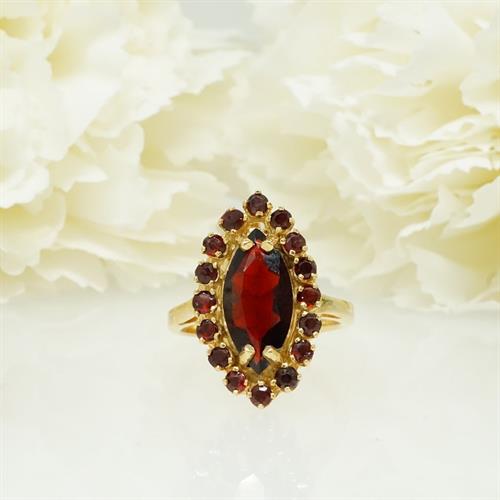 טבעת זהב עם אבן גרנט מרקיזה בעיצוב וינטאג'